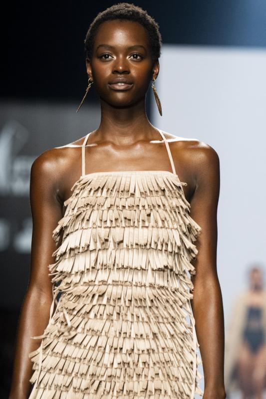 Moda de baño y algo más en la pasarela de Aurelia Gil