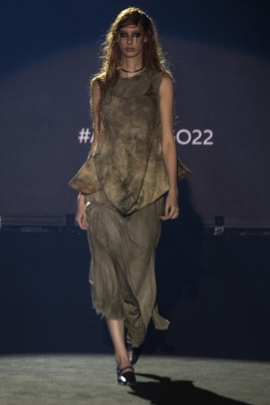 Arturo de la Rosa reconvierte las prendas