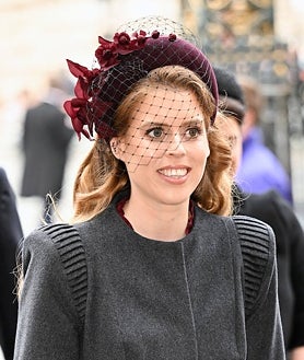 Imagen secundaria 2 - Los tocados más pequeños se pueden llevar con la melena suelta, pero las pamelas es mejor combinarlas con un recogido. 