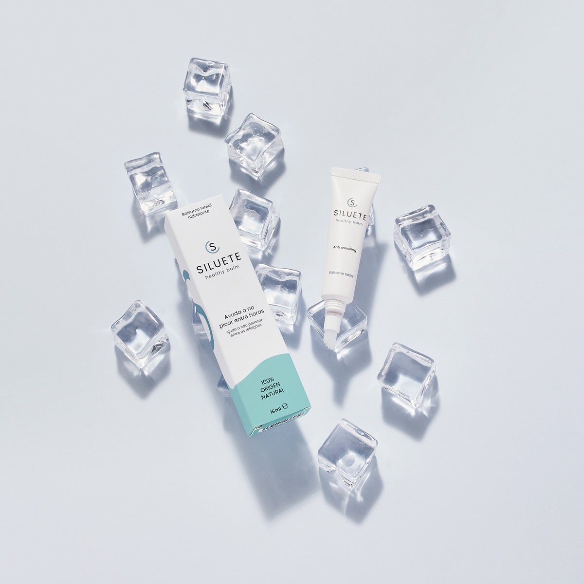 Siluete de Arquimea (24,95 euros). Primer bálsamo labial que ayuda a no picar entre horas a través de estímulos sensoriales (gusto, tacto y olfato) que impactan en la toma de decisiones. Sus ingredientes de origen 100% natural, a partir de extractos vegetales y aceites esenciales, ayudan a frenar las ganas de tomar snacks no saludables fuera de las comidas diarias recomendadas por médicos y nutricionistas.