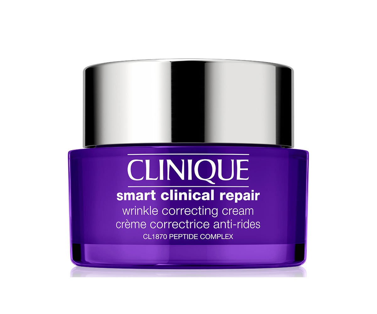 Smart Clinical Repair Wrinkle Correcting Cream de Clinique (82,50 euros). Crema hidratante ultra nutritiva antiedad que reduce las arrugas, fortaleciendo la estructura dérmica para una piel más lisa y joven. Disponible en dos fórmulas, según el tipo de piel, destaca por el complejo de péptidos CL1870, que ayuda a aumentar el colágeno natural de la piel. Se puede usar por la mañana y por la noche, después del sérum de la misma gama para potenciar los resultados.