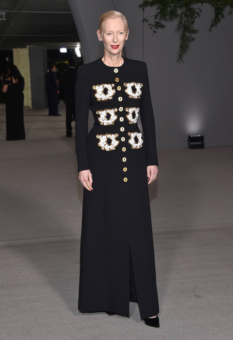 Tilda Swinton con vestido de Schiaparelli.