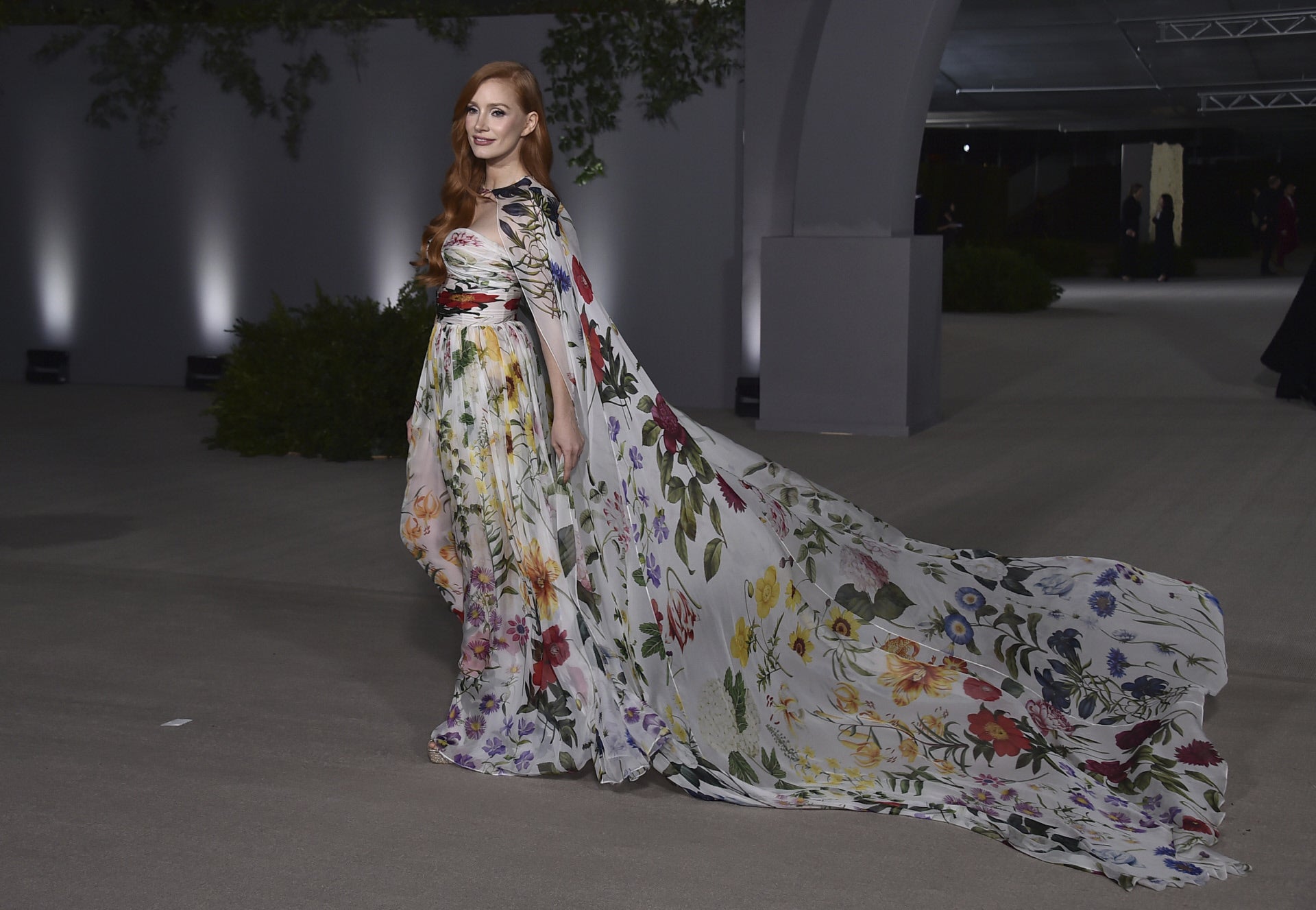 Jessica Chastain optó por un colorido y vaporoso vestido de Oscar de la Renta. 