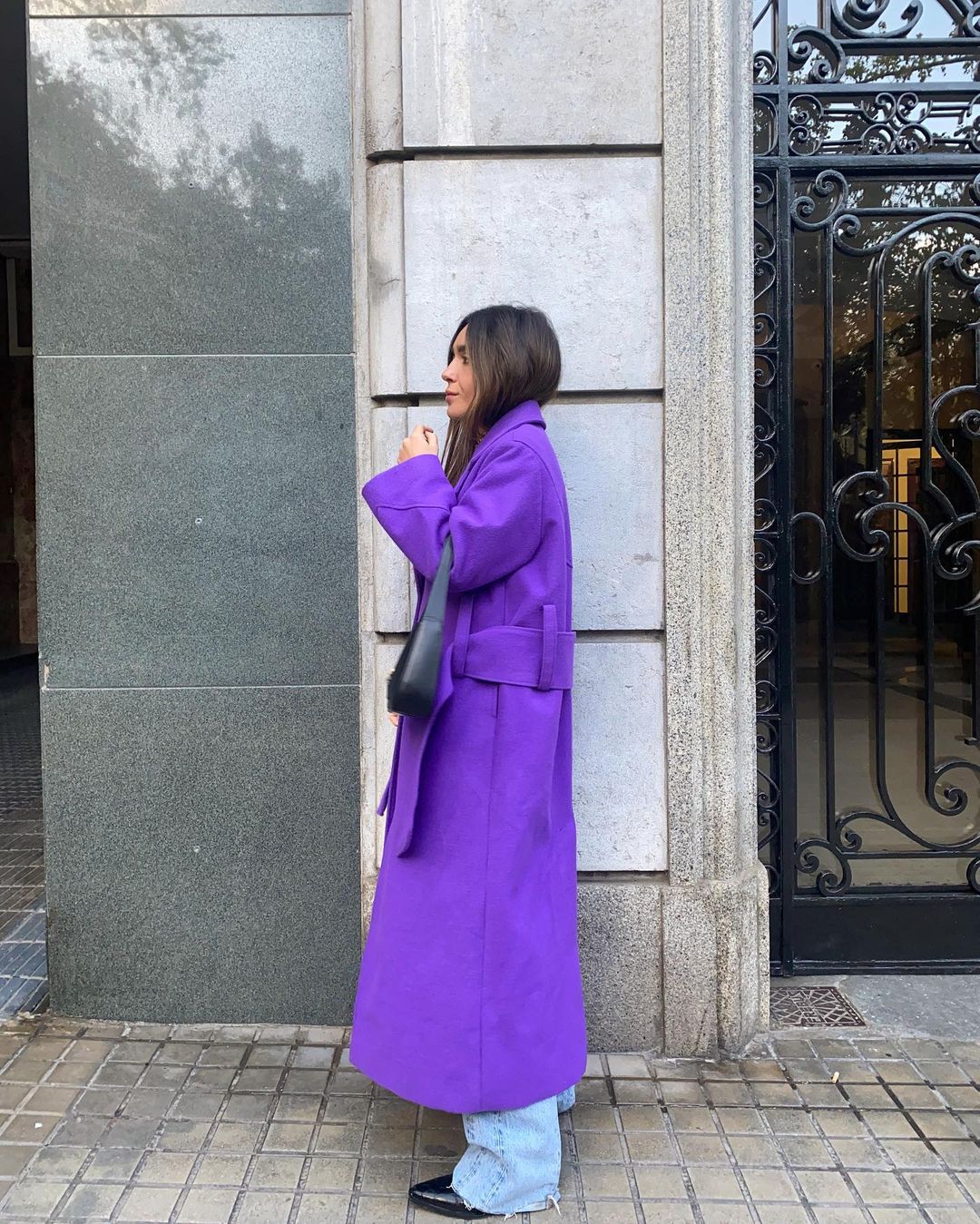 Abrigo de paño en morado de Laagam, disponible próximamente. 