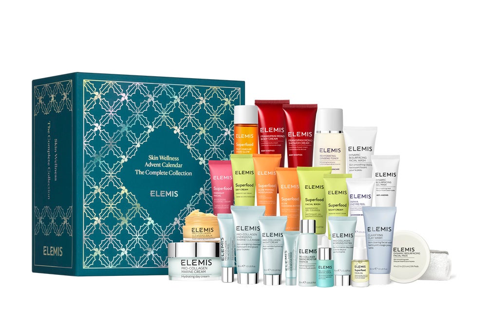 Calendario de adviento de Elemis (225 €). El valor real de los productos que incluye es de 538,56 €. Entre ellos los best-sellers de la firma británica: la gama Pro-collagen, Superfood o Dynamic.