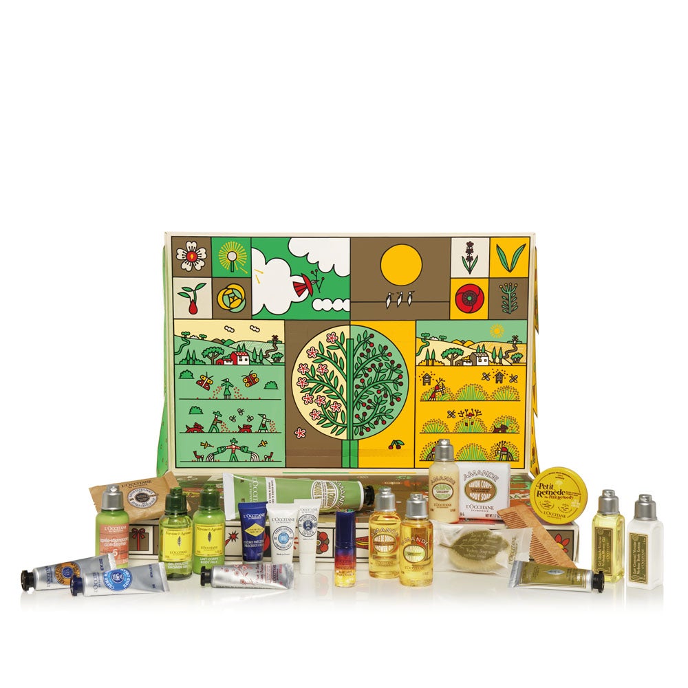 Calendario de adviento clásico de L'Occitane (59 €). Incluye una selección de los superventas de la firma como el Gel de Verbena, el Aceite de ducha Almendras o el Serum Reset. Realizado con cartón 100% reciclado.