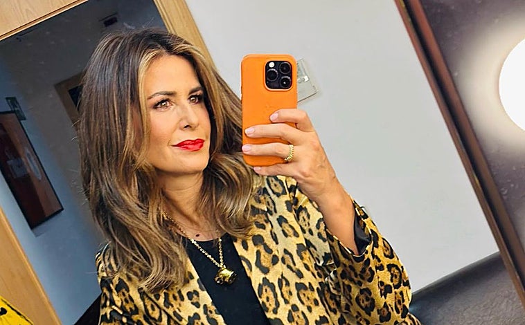 Imagen principal - Nuria Roca apuesta por el 'hair contouring', una técnica que consiste en aclarar los mechones más cercanos al rostro para enmarcarlo y aporte luminosidad. Aitana no dudó en probar las mechas 'undelights' las más arriesgadas y Jennifer Lopez también se atrevió con las mechas 'chunky', anchas y con bastante contraste respecto al tono base de su pelo. 