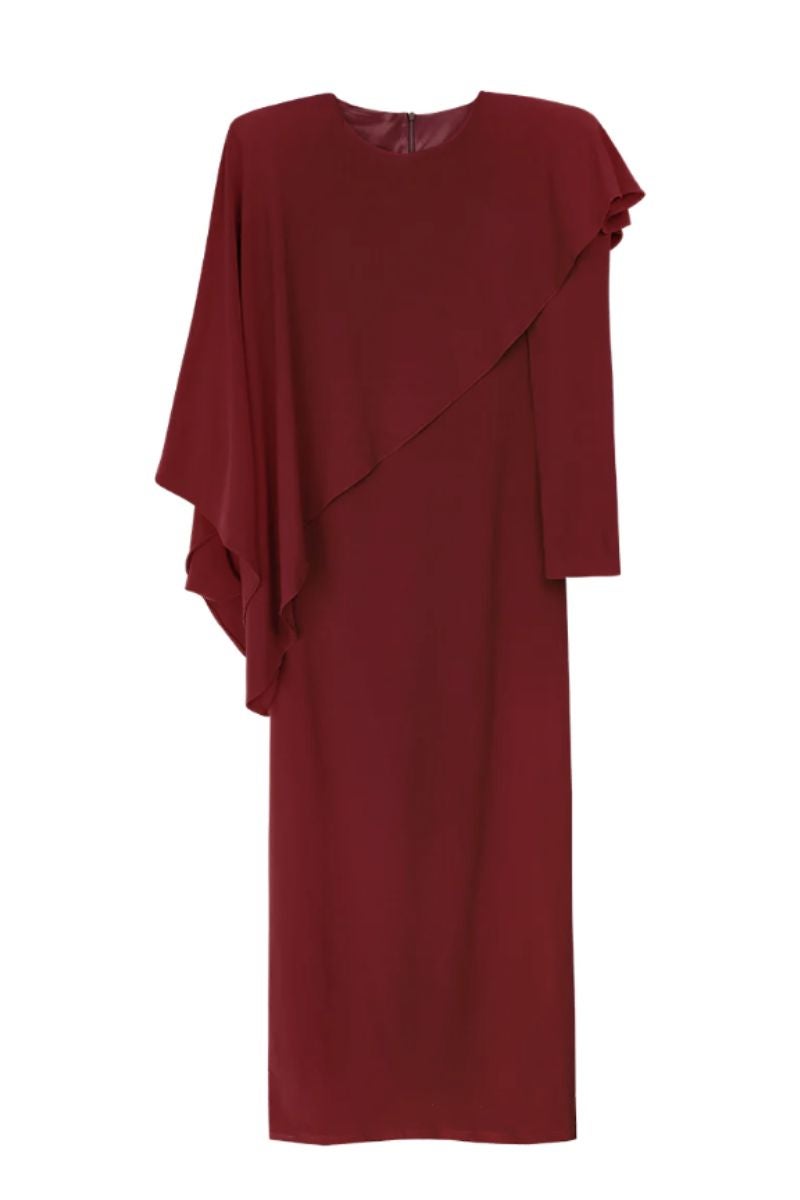 Este diseño de largo midide Vogana está confeccionado en punto de seda, un tejido elástico que se adapta perfectamente a cualquier silueta. Incluye una asimetría en el pecho gracias a la cual consigue un extra de movimiento. Está disponible en varios colores. Precio: 180 €. 