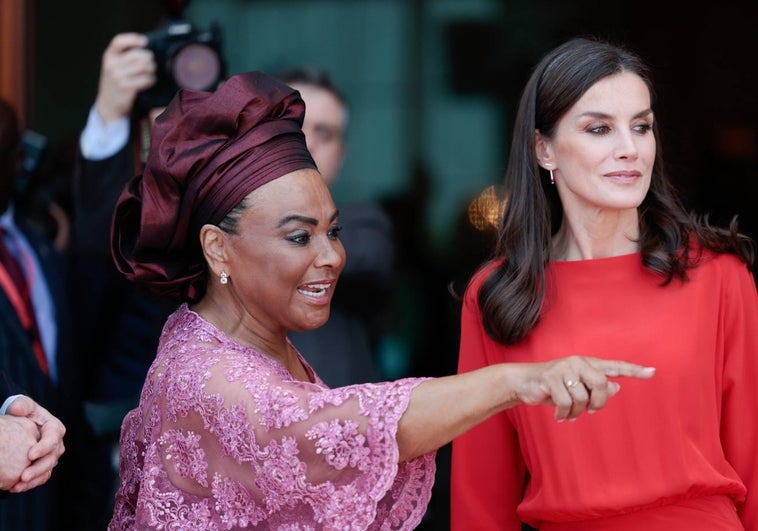 Los looks de la reina Letizia en Angola: desde la tendencia ‘barbiecore’ a su vestido de lunares