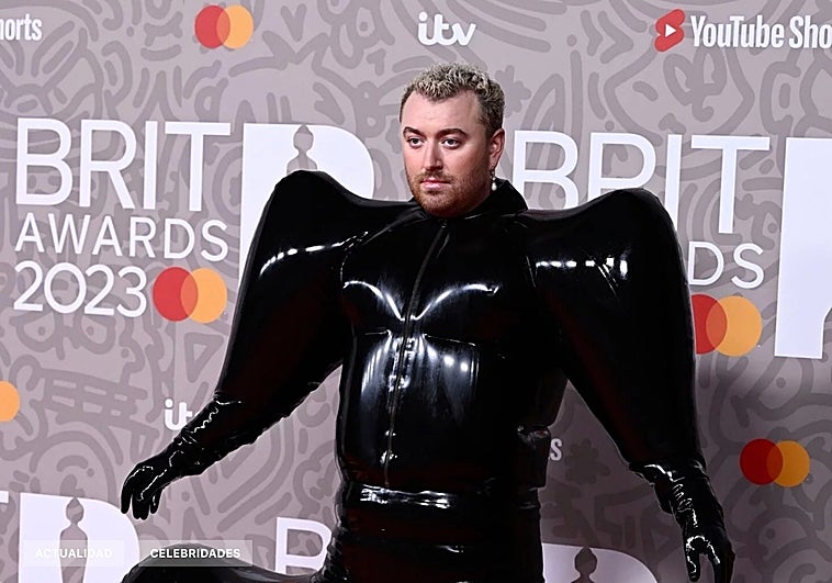 Sam Smith revoluciona los Brit Awards 2023 con el 'look' más original
