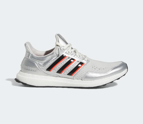 Zapatilla Ultraboost 1.0 Disney 100, disponible en Adidas por 200 euros. 