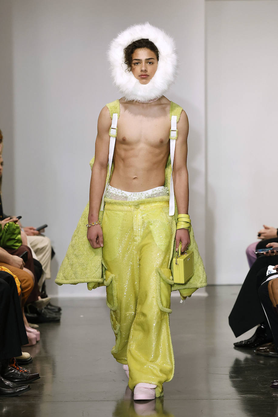 Los colores vivos como el amarillo presentes en The Closet, la nueva colección que Palomo Spain ha presentado en Nueva York. 