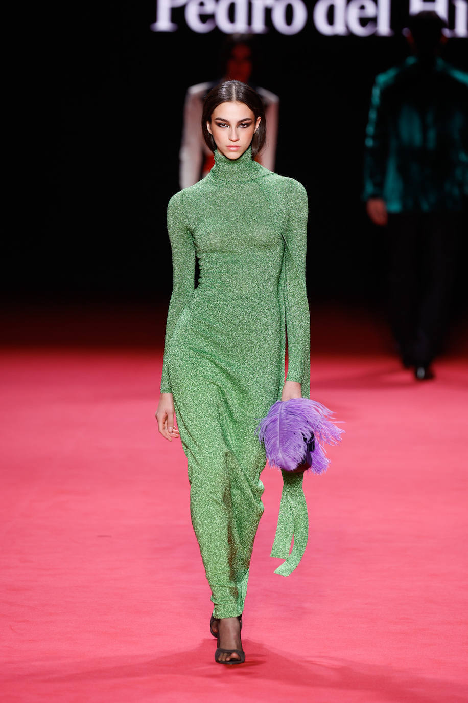 En mujer predominaban los looks de gala de tejidos brillantes, lentejuelas, lana, seda, terciopelo y transparencias