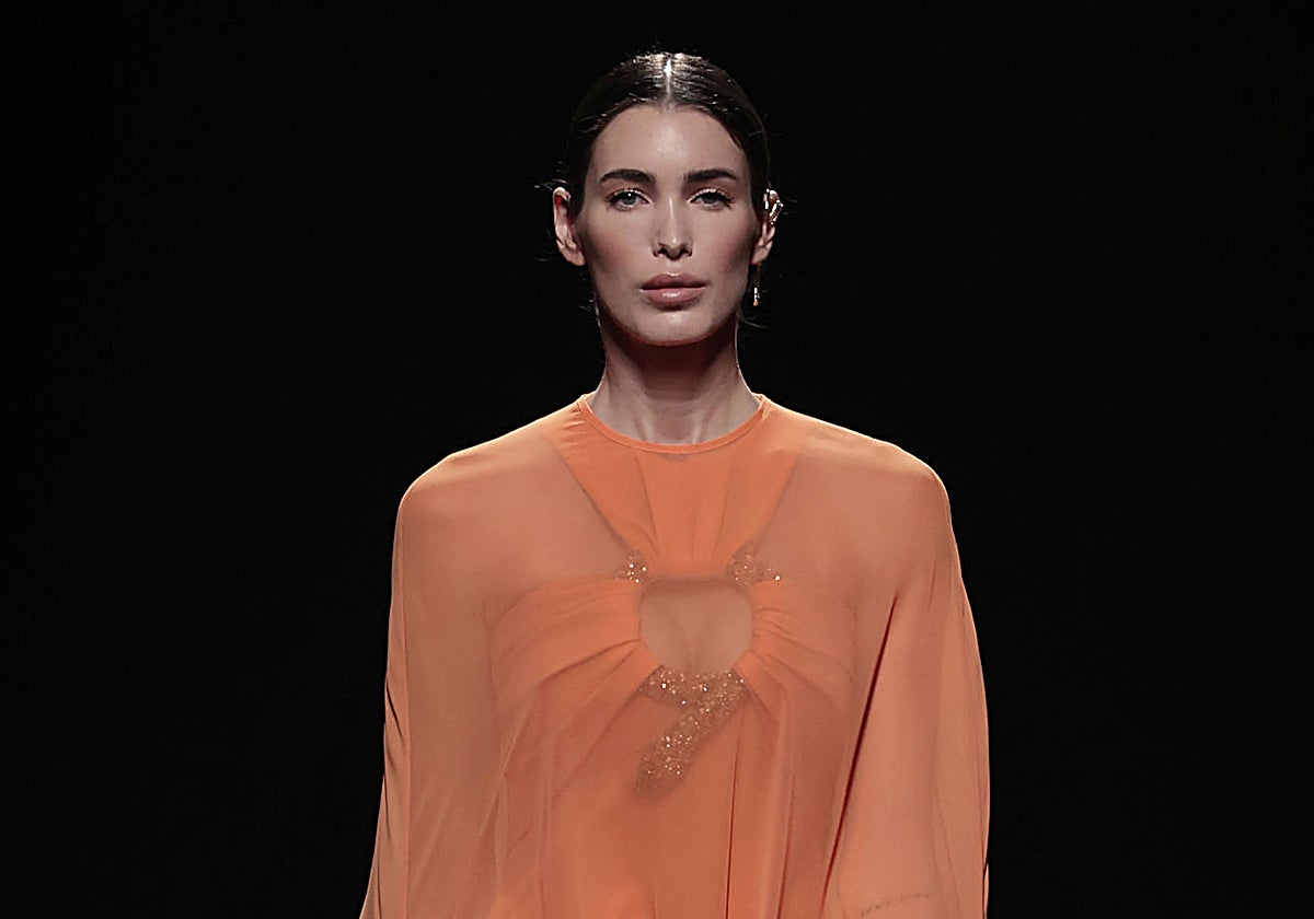 Marta López Álamo desfila para Isabel Sanchís