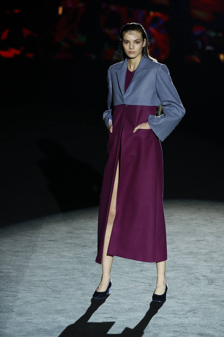 Fely Campo otoño/invierno 23/24. Las tonalidades magenta y granate protagonizan parte de la colección. 