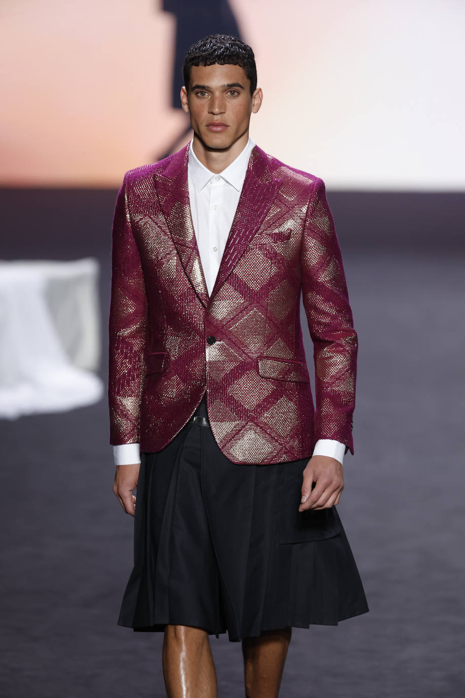 García Madrid otoño/invierno 23/24. Además, la colección incluye la falda masculina, una prenda, cada vez más habitual no solo en la pasarela. 