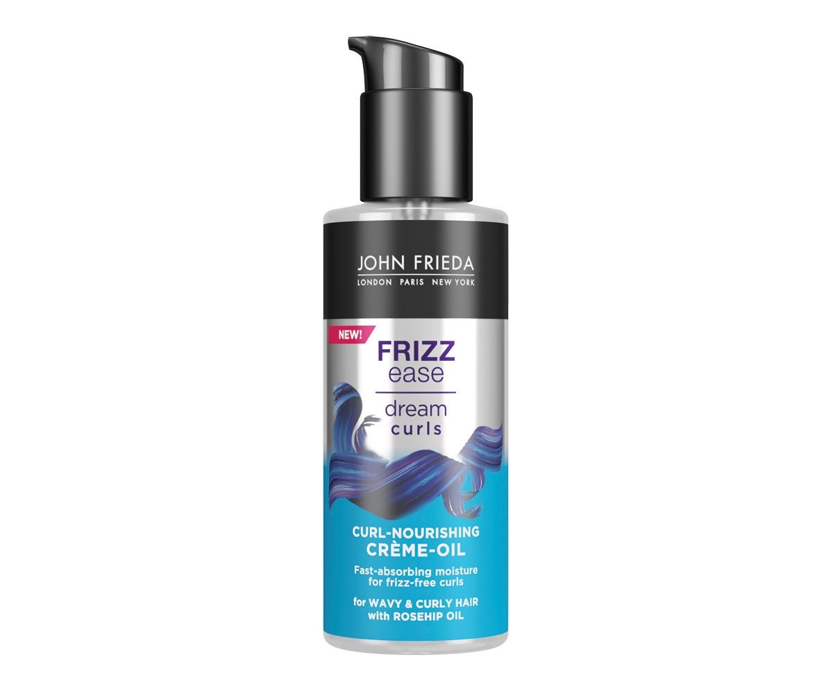 Aceite en crema Frizz Ease Dream Curls de John Frieda (12,95 €). Este aceite en crema nutritivo cuenta en su fórmula con aceite de rosa de mosqueta, que ayuda a aportar al pelo rizado la nutrición que necesita, pero sin engrasarlo ni dejarlo pegajoso, consiguiendo unos rizos sanos y definidos.