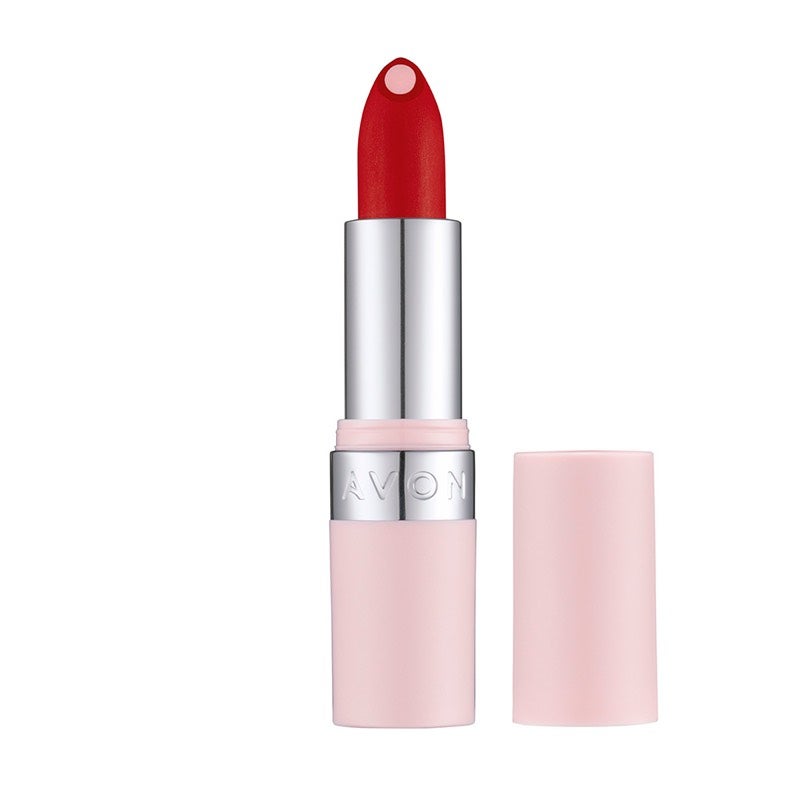 Barra de labios Hydramatic Matte de Avon (9,50 €). Un pintalabios de acabado mate, pero hidratante por dentro, gracias a una fórmula que incluye ácido hialurónico y glicerina, para ayudare a evitar la pérdida de agua. El núcleo externo del labial está formulado con pigmentos de color mate intenso para dar el acabado mate perfecto. Disponible en 15 tonos.
