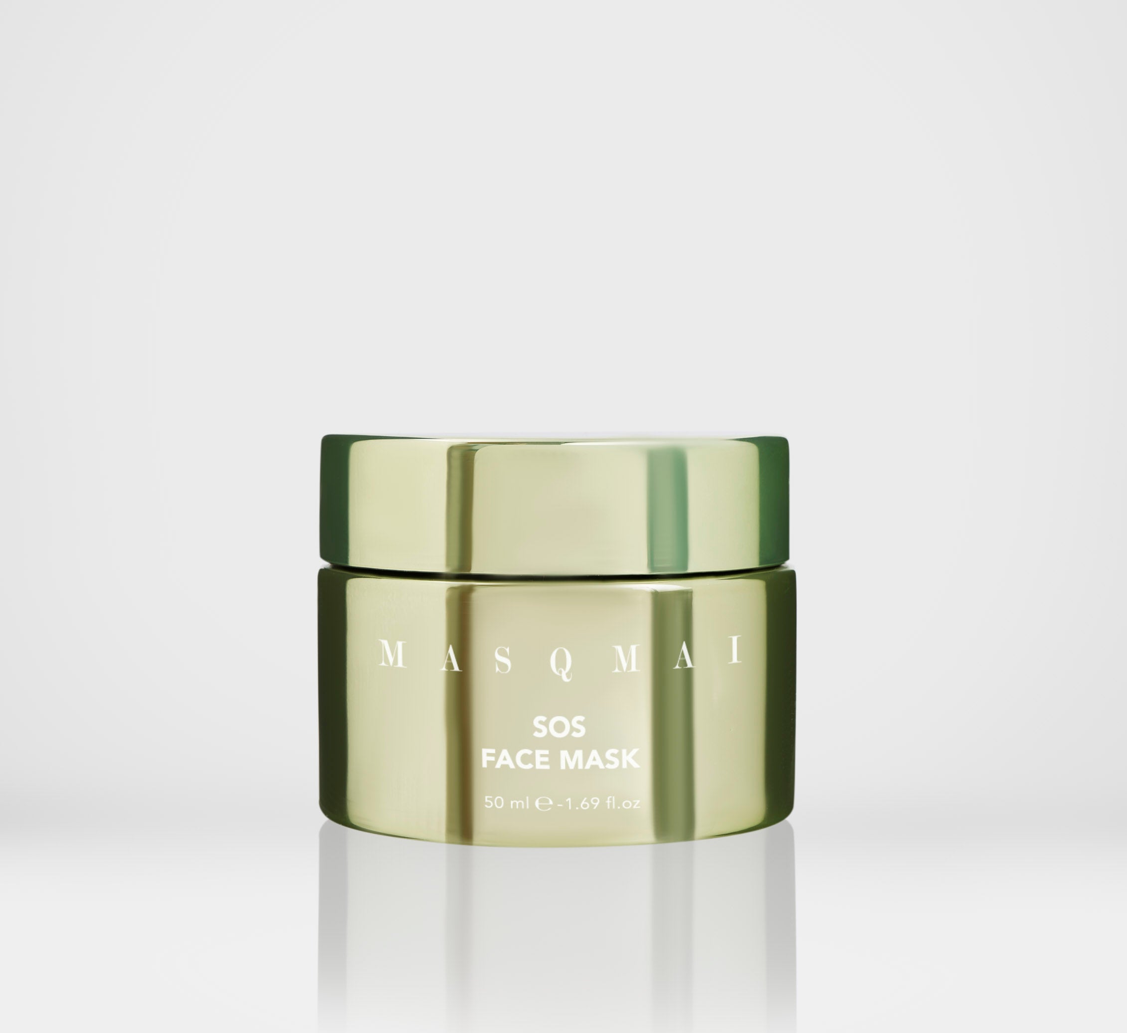 Mascarilla facial detoxificante y purificante SOS Face Mask de Masqmai (40 €). Con activos astringentes y antisépticos como el eucalipto, aceite esencial de árbol de té y extracto de milenrama que ayudan a reducir el tamaño de los poros y a purificar la piel. Incluye también extracto de caléndula, propóleo, regaliz y alantoína, conocidos por su acción calmante, cicatrizante y antiinflamatoria. Además, tiene arcilla blanca y almidón de arroz para controlar la secreción sebácea y eliminar impurezas.