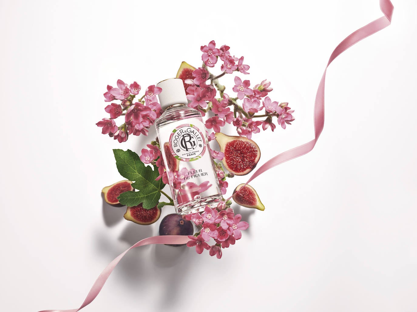 Agua Perfumada de Bienestar Fleur de Figuier de Roger & Gallet (38,90 €, 100 ml). Un acorde de pulpa de higo cálido refrescado por la sombra tranquila de las hojas del árbol y la nota dulce y amarga del pomelo.