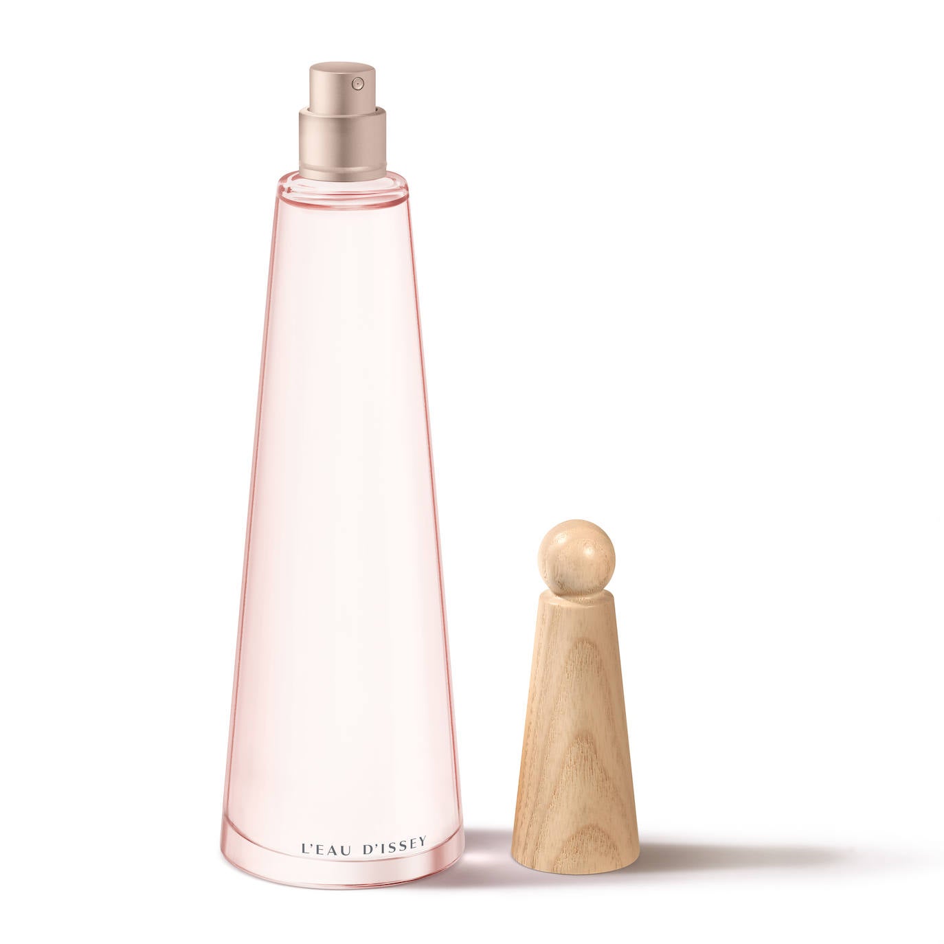 L’Eau d’Issey Pivoine de Issey Miyake (130 €, 100 ml). Una brisa voluptuosa y acuática con notas florales y afrutadas de peonía, pera y frambuesa blanca y notas de fondo amaderadas.