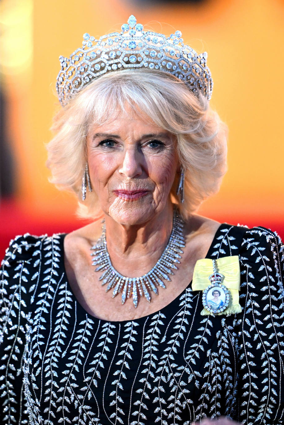 En las cenas de estado, Camilla luce tiaras y joyas de la Corona británica. 