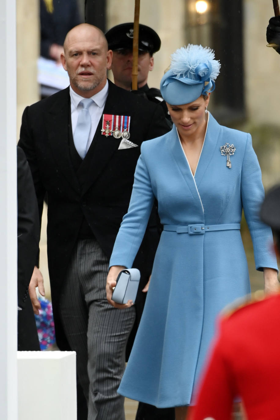 Zara Tindall de azul celeste. 
