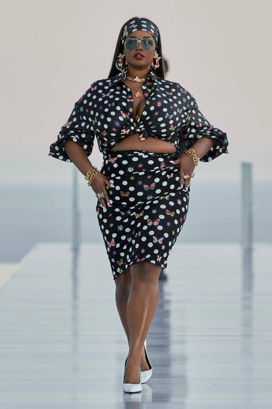 Desfile en Cannes de la nueva colección de Dua Lipa y Versace, 'La Vacanza'.