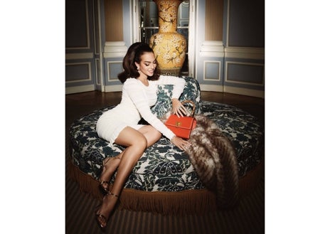 Imagen Secundaria 1 - Sesión de fotos de Georgina Rodríguez para GUESS y Marciano
