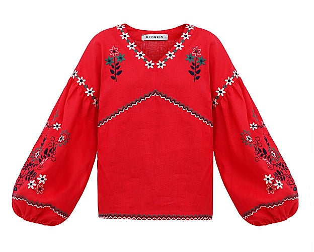 La blusa de la marca ucraniana Etnodim que ha llevado doña Letizia este lunes.