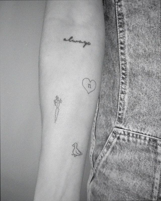 La 'influencer' María Fernández Rubíes tiene varios tatuajes de trazo fino en su brazo. El tatuador es @cajatattoo.