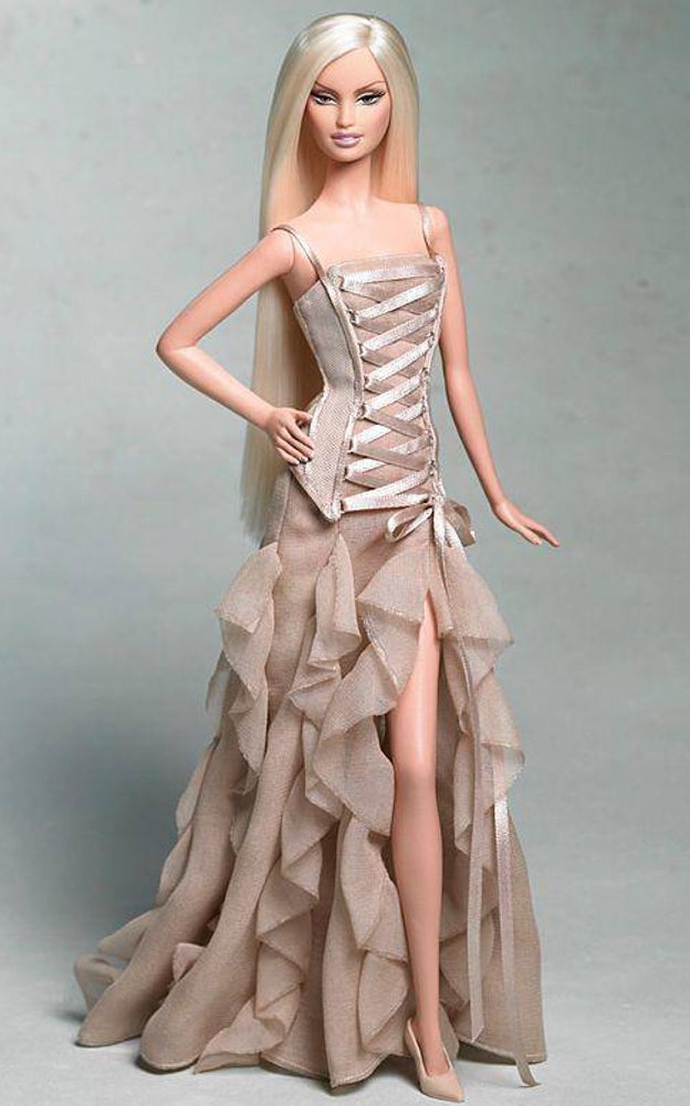 Barbie usa Versace.