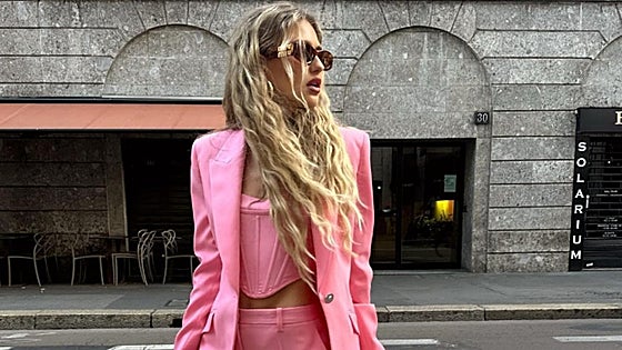 Barbiecore o por qué las prendas rosas se están agotando de las tiendas