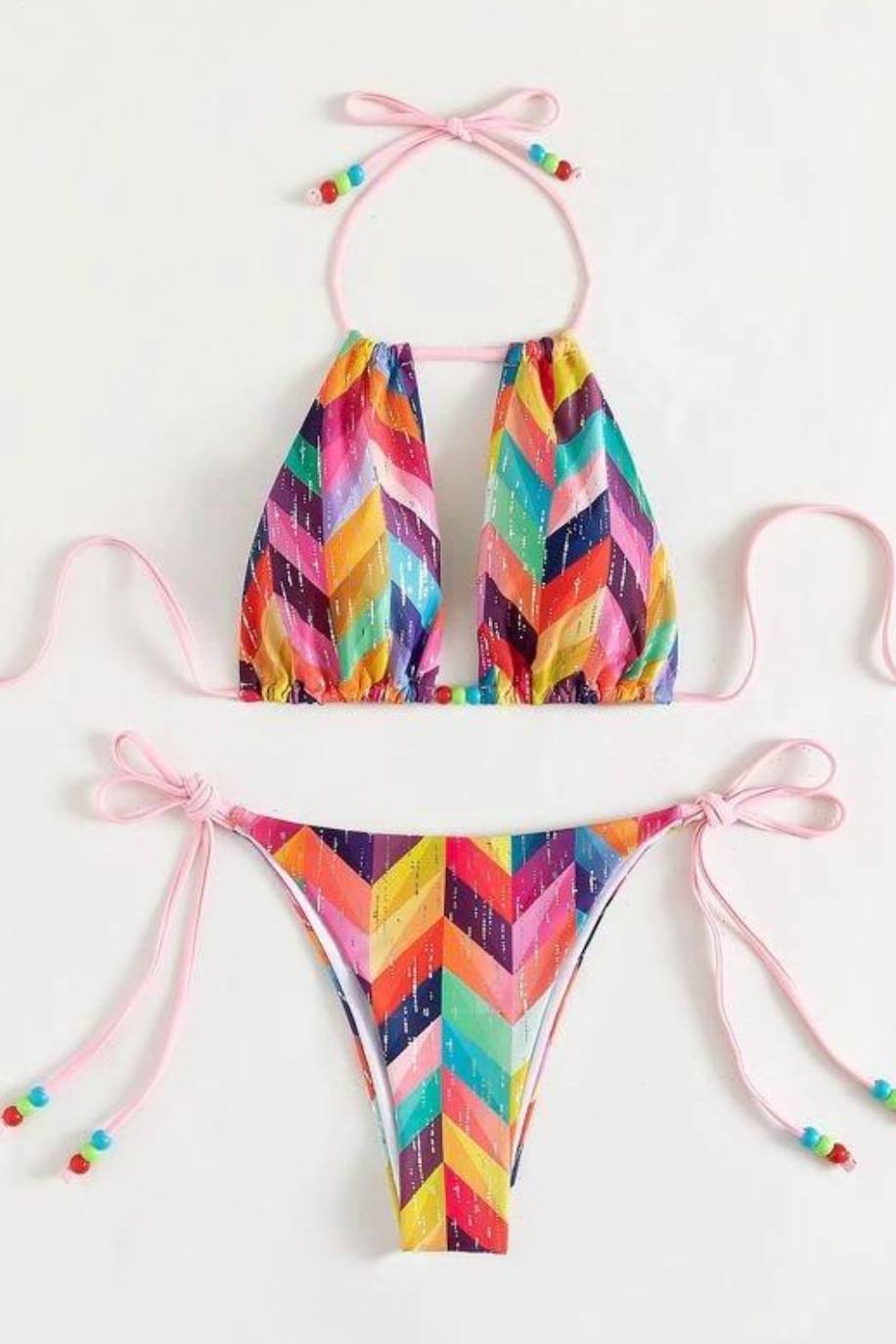 Bikini multicolor con cuello 'halter'.  11 euros en Shein. 