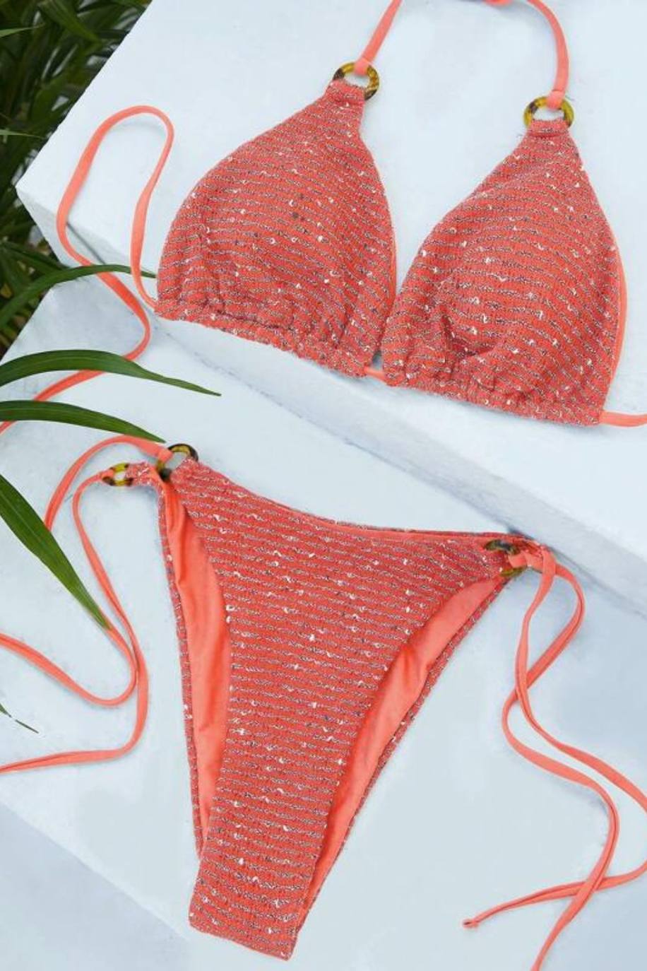 Bikini de lentejuelas en color colar. 13 euros en Shein. 