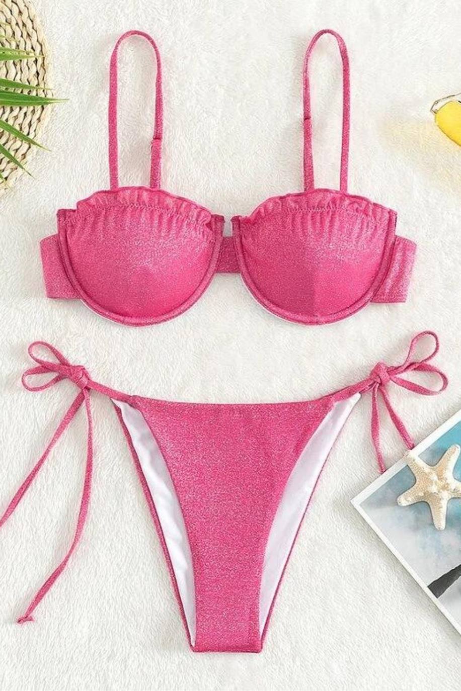 Un auténtico modelo 'barbicore'. Este bikini rosa, con aros en el sujetador, cuesta 10 euros en Shein.