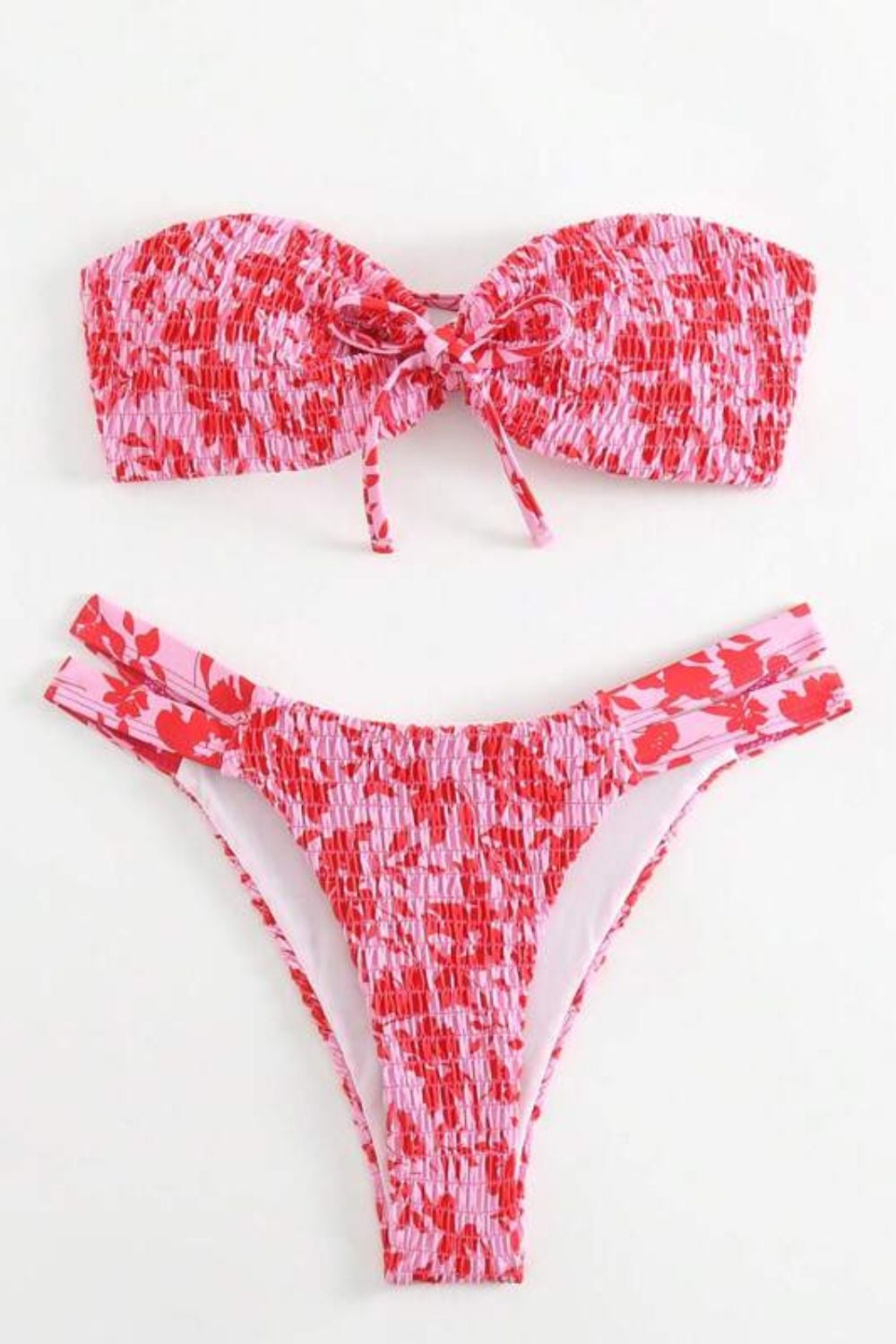 Bikini sin tirantes con estampado floral. 13 euros en Shein.