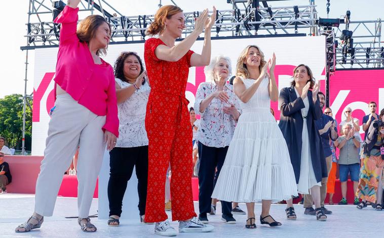 Imagen principal - Yolanda Díaz en el cierre de campaña, en un acto previo y en el debate televisivo