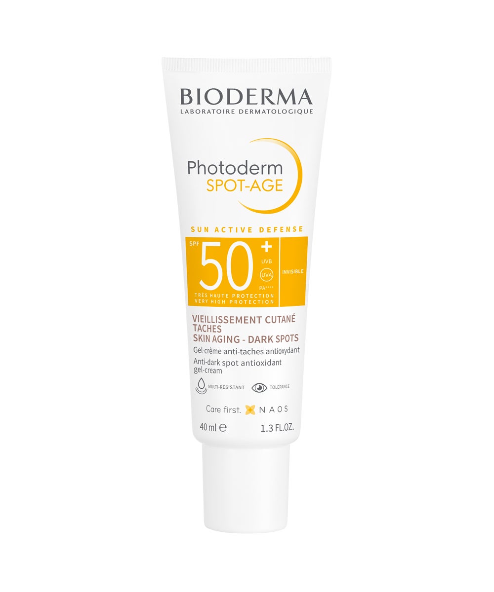 Photoderm Spot Age Spf 50+ de Bioderma (21,95 €). Prevención y corrección de fotoenvejecimiento con esta crema que ofrece solar que combina el poder de tres ingredientes activos reconocidos por los dermatólogos (vitamina C, vitamina E, Centella asiatica) y filtros solares de protección de amplio espectro (UV - luz visible - infrarrojos). De esta forma, crea un tratamiento solar que previene y promueve la reducción de los signos visibles del fotoenvejecimiento (manchas, arrugas, pérdida de firmeza).