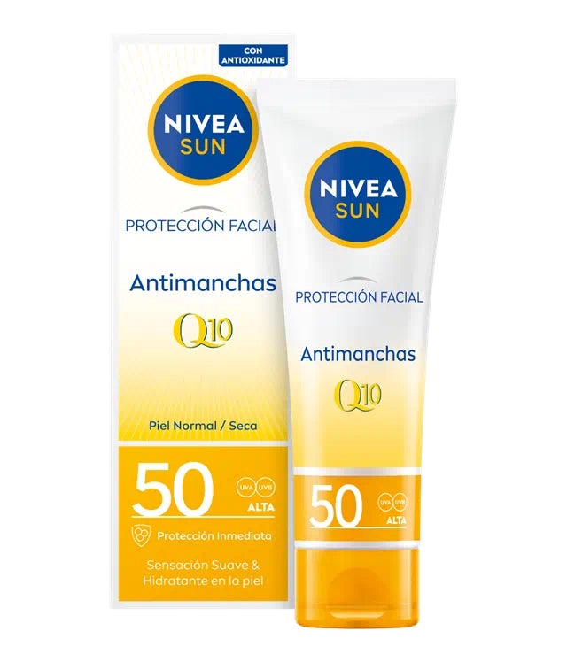 Protección Facial Q10 Antimanchas & Anti-edad FP 50 de Nivea Sun. Un protector solar con FP50 de uso diario con el ingrediente antiedad Q10. Su fórmula con Q10 previene y combate la aparición de líneas, arrugas y manchas de pigmentación inducidas por el sol. Desarrollada para Piel Normal/Seca e ideal para uso diario. Fórmula oftalmológicamente comprobada y compatibilidad con la piel dermatológicamente comprobada. Fórmula 68% biodegradable y respetuosa con los océanos.