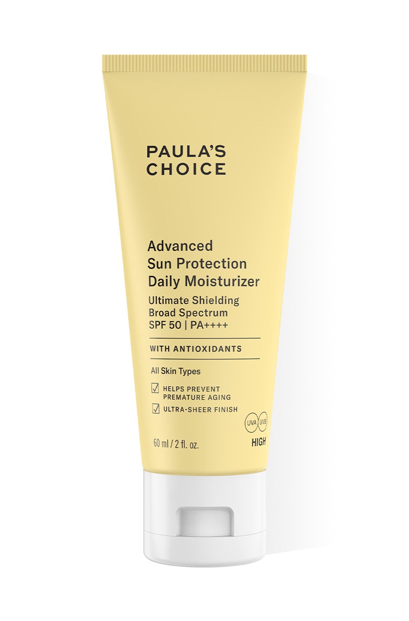 Advaced Sun Protection Daily Moisturizer SPF 50 de Paula's Choice (44 €). Su innovadora mezcla de más de 30 ingredientes de alta eficacia previene y protege la piel del sol y de los signos del fotoenvejecimiento, aporta una dosis óptima de hidratación y luminosidad y convierte su uso diario -y la reaplicación- en una auténtica delicia para tu piel. Sus puntos fuertes: mezcla de 5 filtros químicos de alta tolerancia; 3 emolientes que hidratan y suavizan la piel; fórmula con antioxidantes; textura ligera, no grasa y de acabado transparente y apto para todas las pieles.