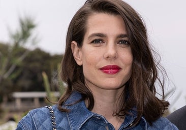 El estilo de Carlota Casiraghi, digna heredera de Carolina de Mónaco y Grace Kelly