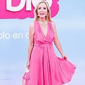 Carmen Lomana se vuelve a vestir de Barbie con el vestido más buscado de Zara