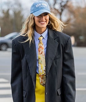 Imagen secundaria 2 - Se puede combinar la corbata mezclando estilos y estampados. 