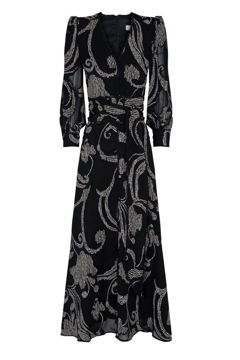 Inés Martín Alcalde: vestido midi modelo ‘Camilita’ bicolor. Posee escote en uve delantero, corte en la cintura con un fajín y la falda de media capa con costura en el centro delantero y trasero. La elección más elegante para las bodas y eventos de otoño. Precio: 498€.