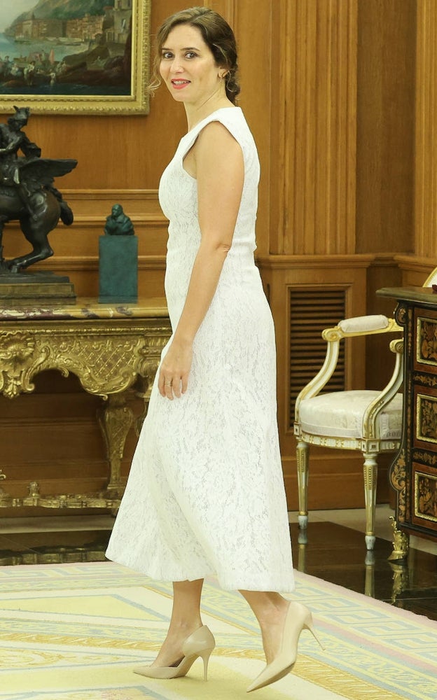 Isabel Díaz Ayuso, con un vestido 'low cost' de Sfera.