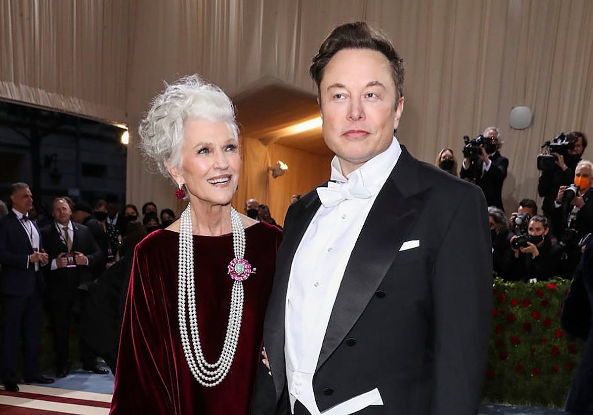 Maye Musk, la madre de Elon Musk, musa de estilo a sus 75 años