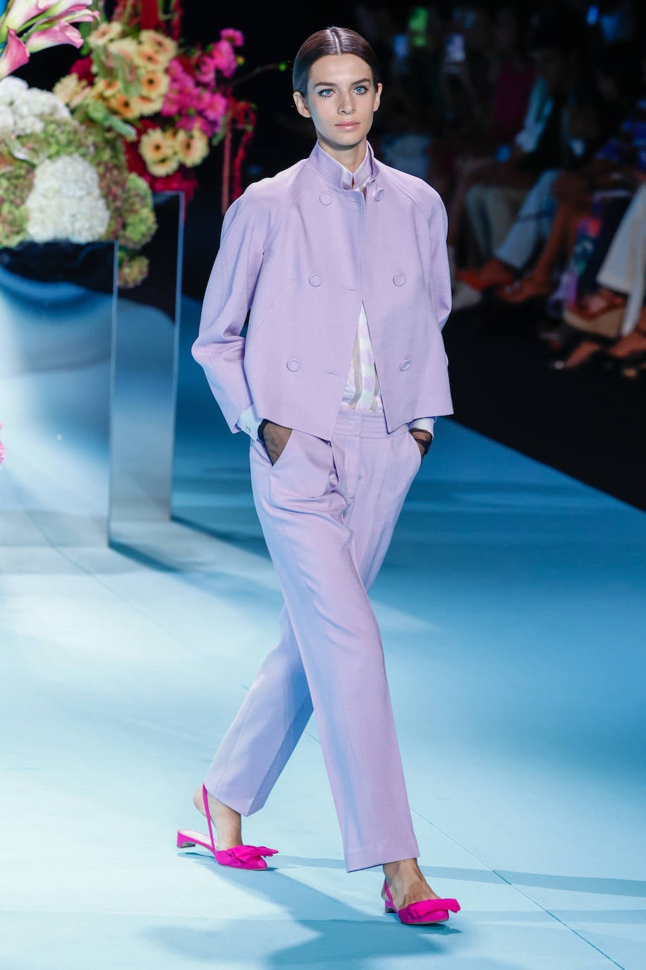 Desfile de Jorge Vázquez en la MBFWMadrid 2023. Los colores malvas, violetas y rosas, protagonistas en la paleta de colores. 