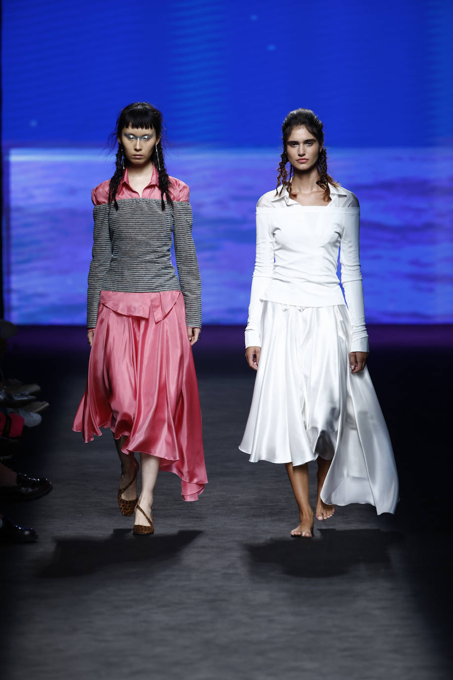 Desfile de Ynésuelves en la MBFWMadrid primavera-verano 2024. Las  prendas superpuestas han sido otra de las propuestas de esta firma. 