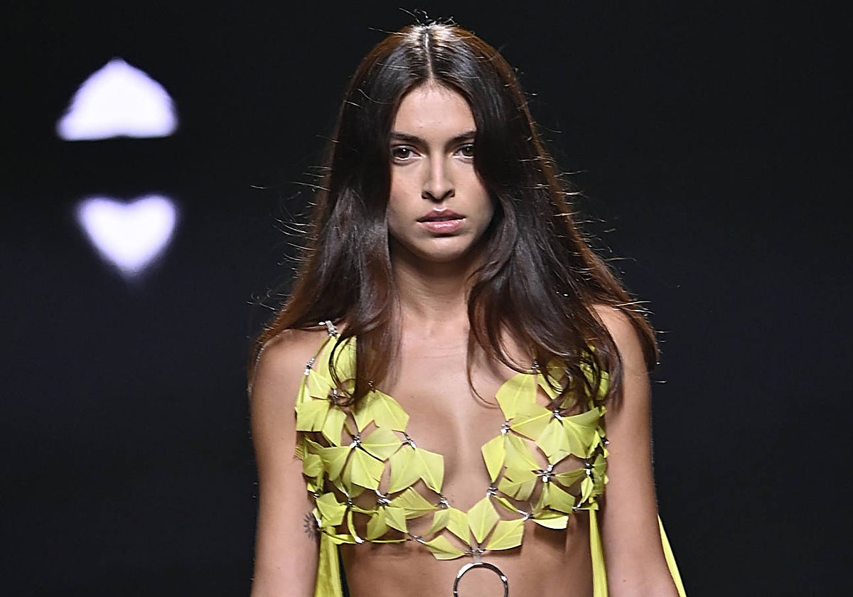 Desfile de Isabel Sanchís en MBFWMadrid SS 24.